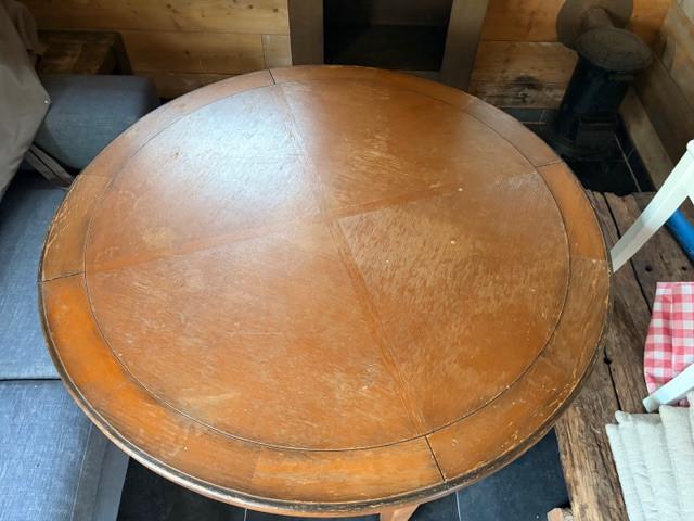 Ronde massief grenenhouten tafel