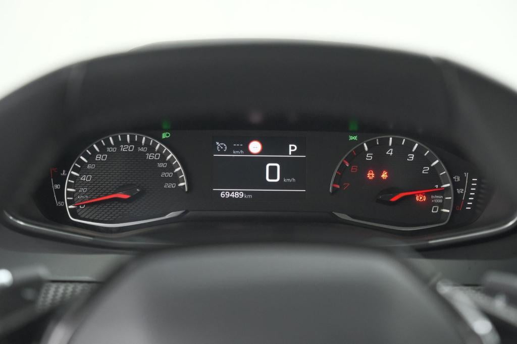 Peugeot 208 puretech 100 eat8 allure | navigatie | parkeersensoren | cruise