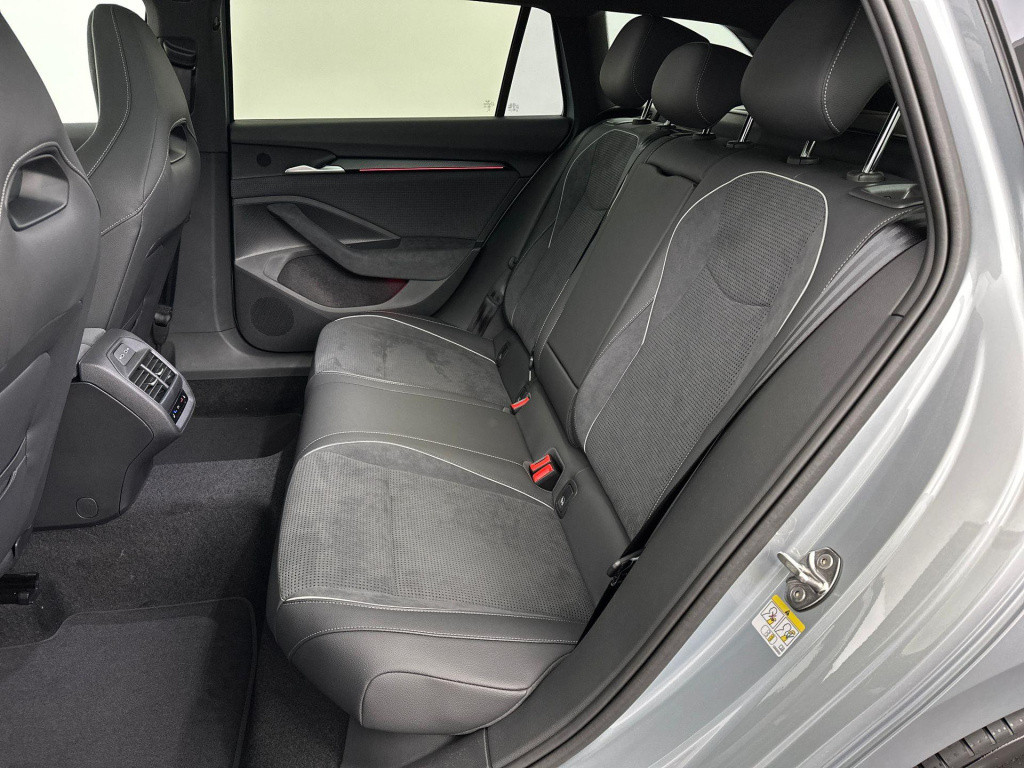 Skoda Superb sportline business 1.5 tsi phev 150 kw / 204 pk co