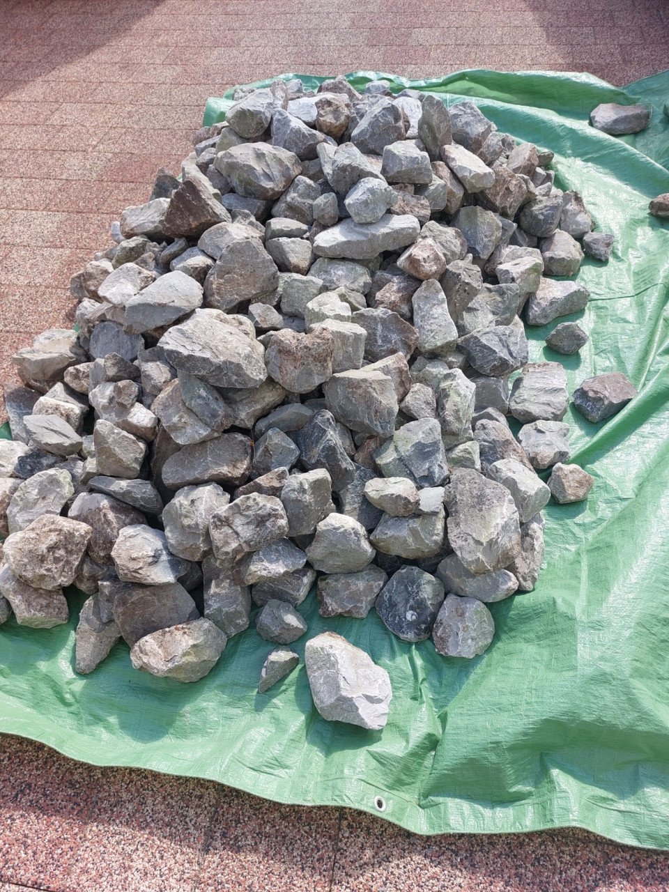 Stapel keien Ardenner grijs GRATIS