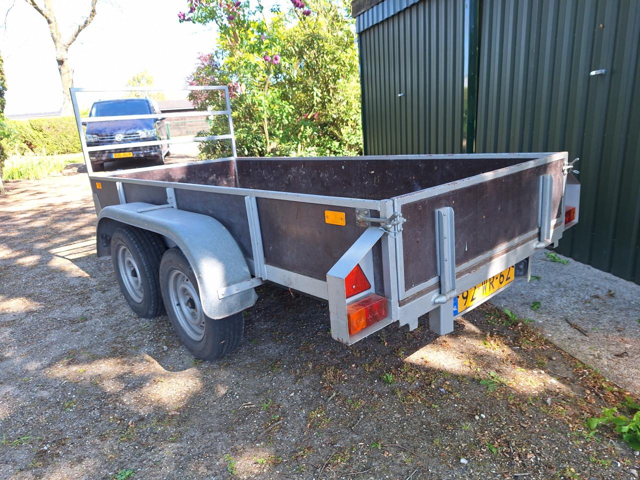 Hapert  dubbel as aanhangwagen geremd