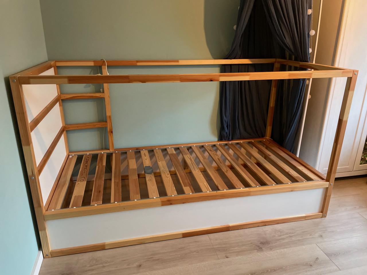 KURA keerbaar bed