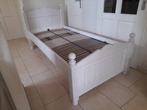 Wit Massief Houten Bed 90 x 200 (in goede nette staat )
