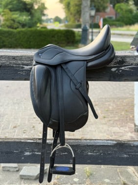 Ikonic “light” dressuurzadel mono flap