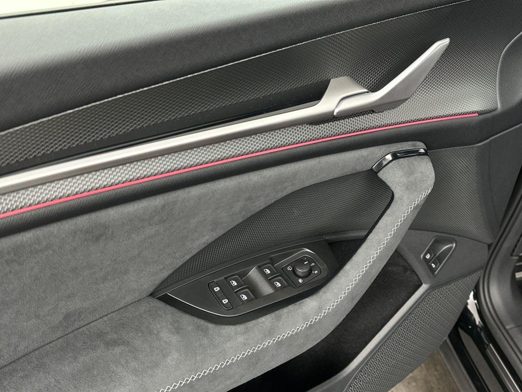 Skoda Kodiaq sportline business 1.5 tsi phev 150 kw / 204 pk su