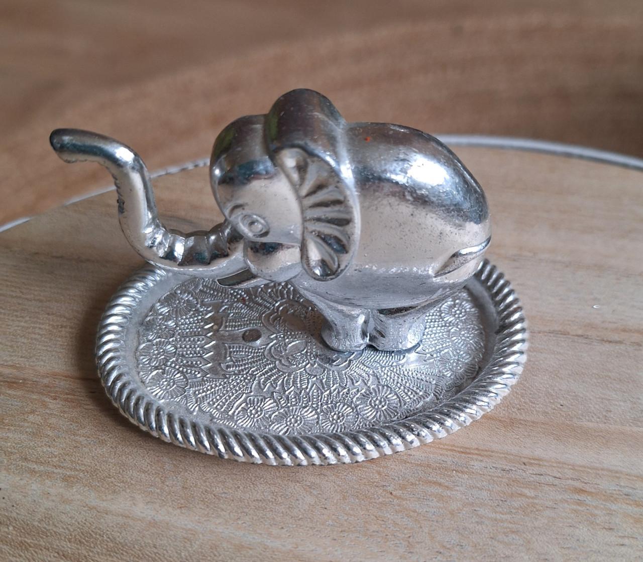 Schattig klein olifantje