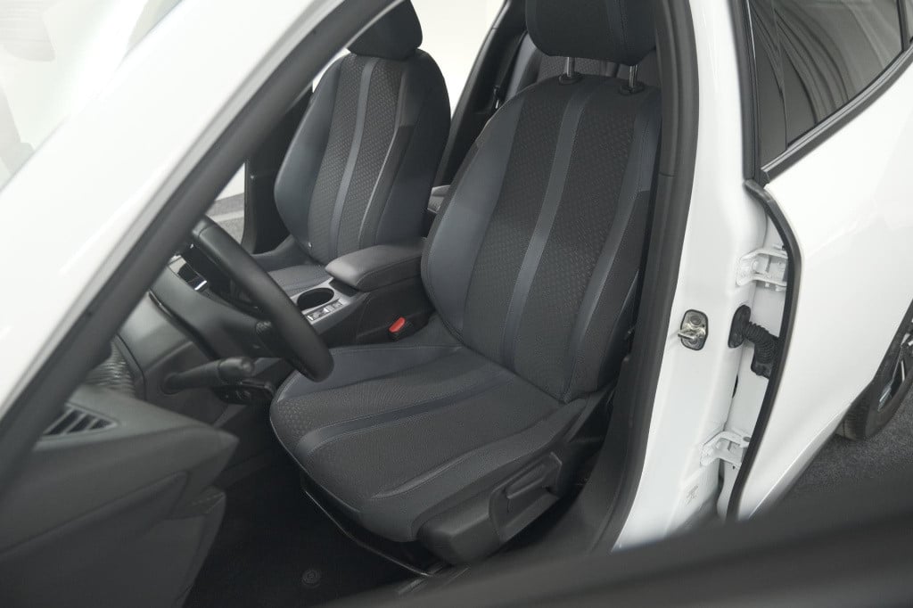 Peugeot 2008 puretech 130 allure | trekhaak | camera | navigatie | parkeers