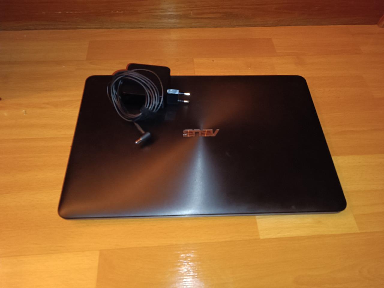 Laptop Asus F571L