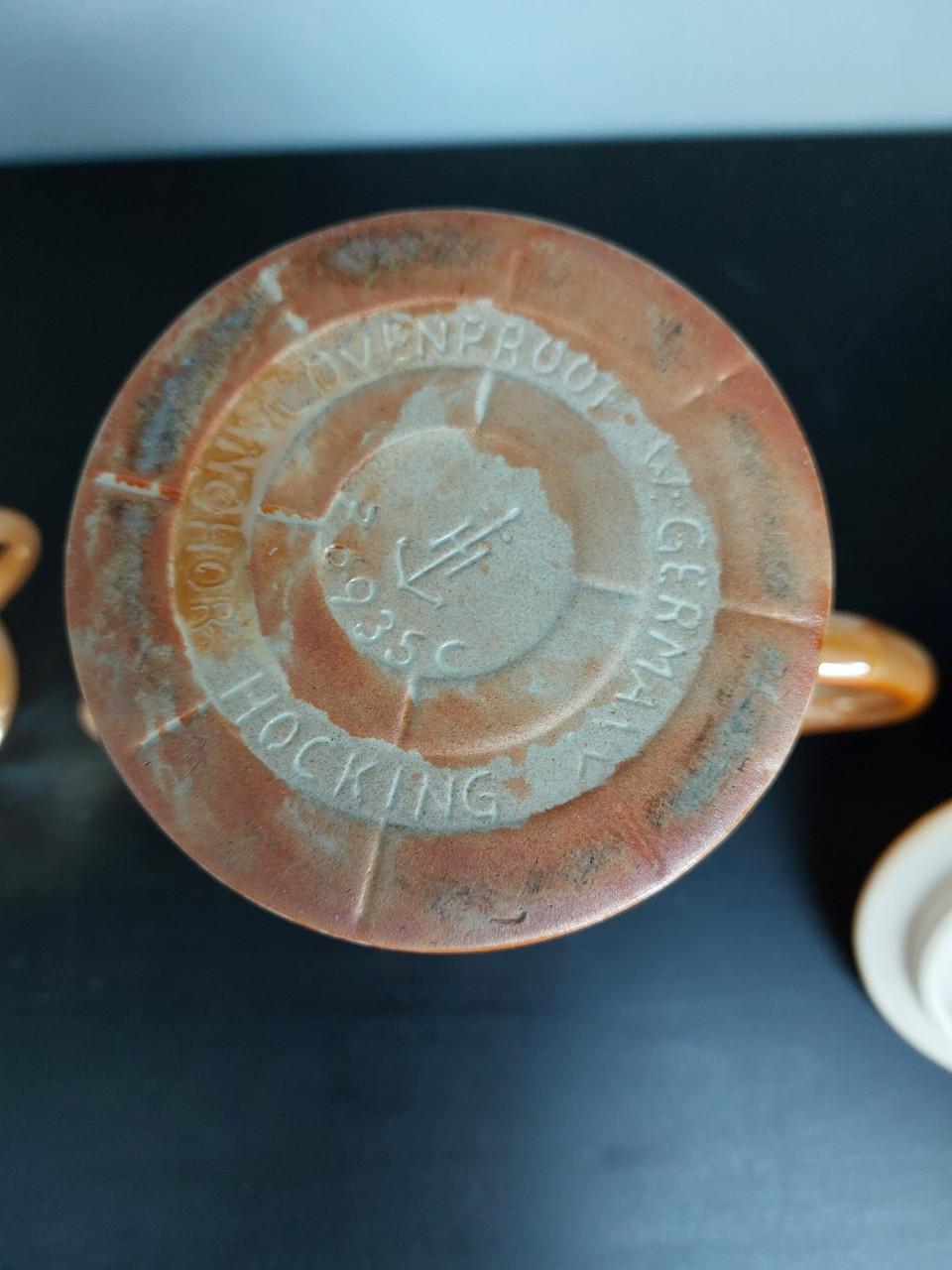 Koffiepot + kopjes +suikerpot.