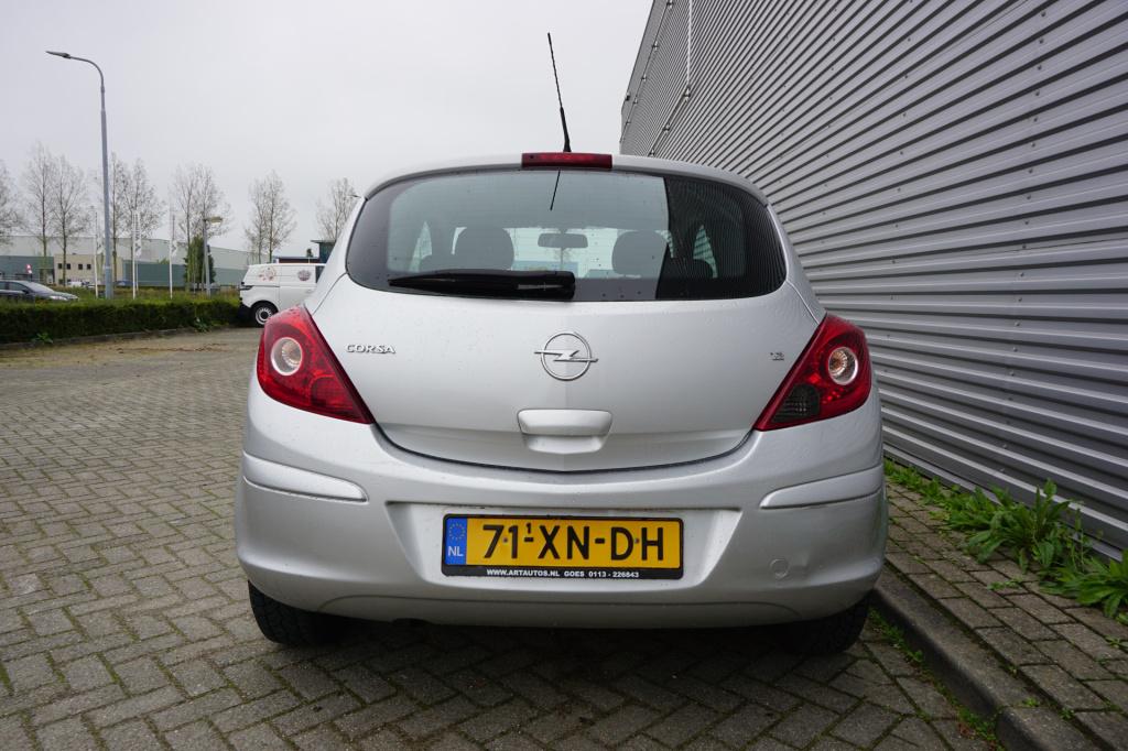Opel Corsa 1.2-16v business airco / cruise / elektr. ramen / nap