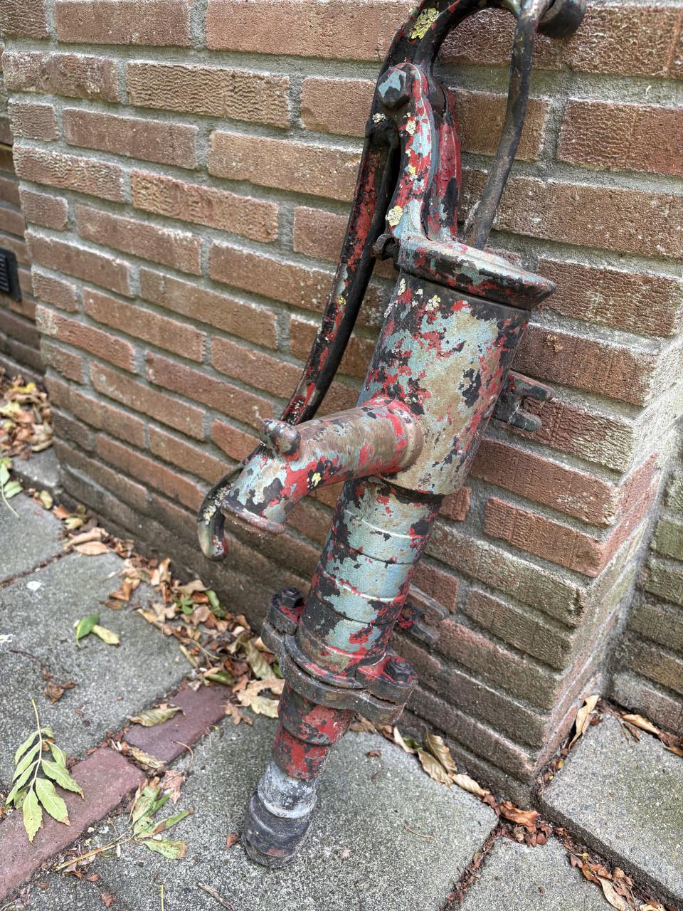 Waterpomp {antiek}