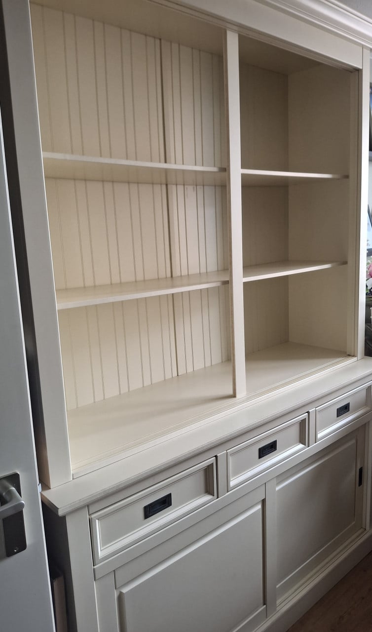 Kast met veel bergruimte