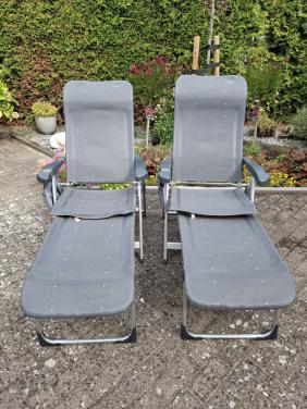 Twee Crespo tuinstoelen met voetenbank