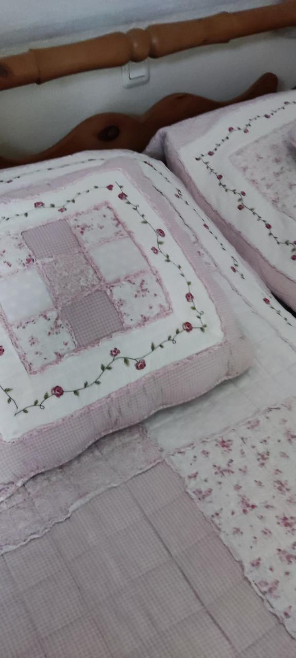 2x 1 pers. zacht roze quilts met roosjes - 100% katoen met wattering