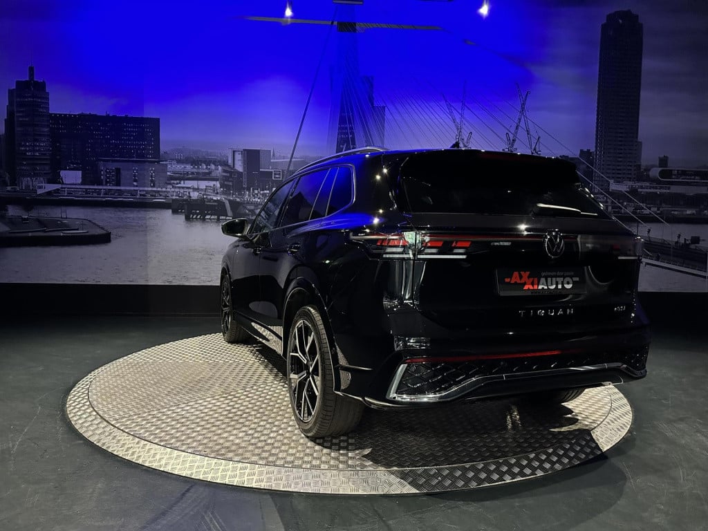 Volkswagen Tiguan 1.5 etsi r-line business *standkachel*pano*trekhaak*harma