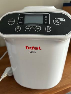 Broodmachine voor bakken brood en cake