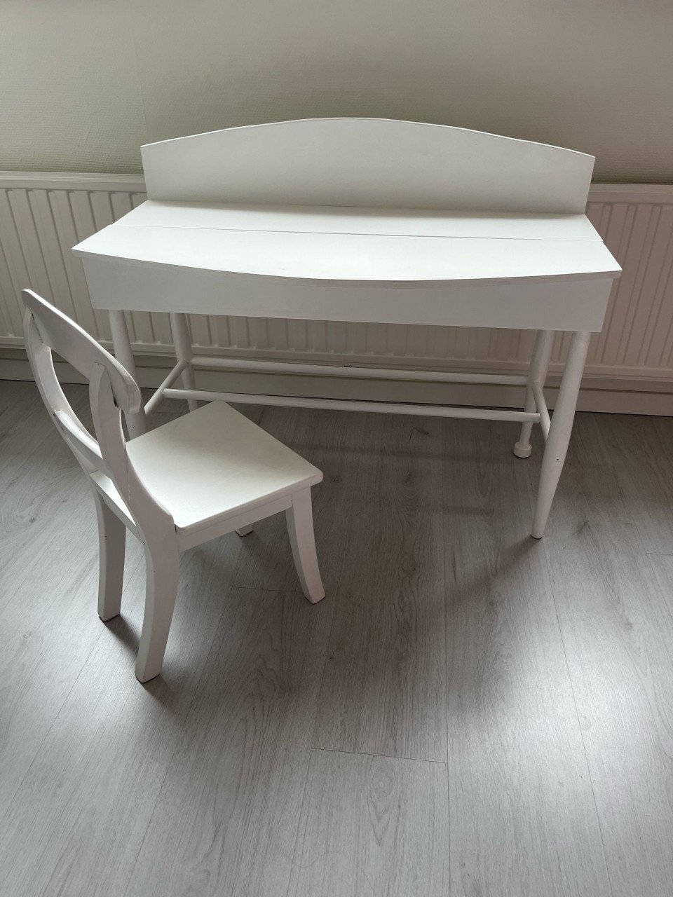 Kinderbureau met stoeltje
