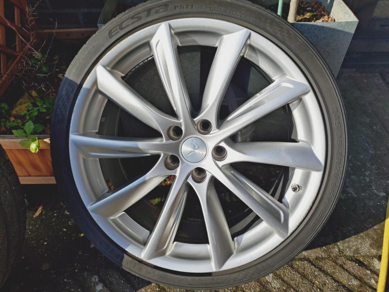 20 inch velgen Tesla incl TPMS en naafkappen