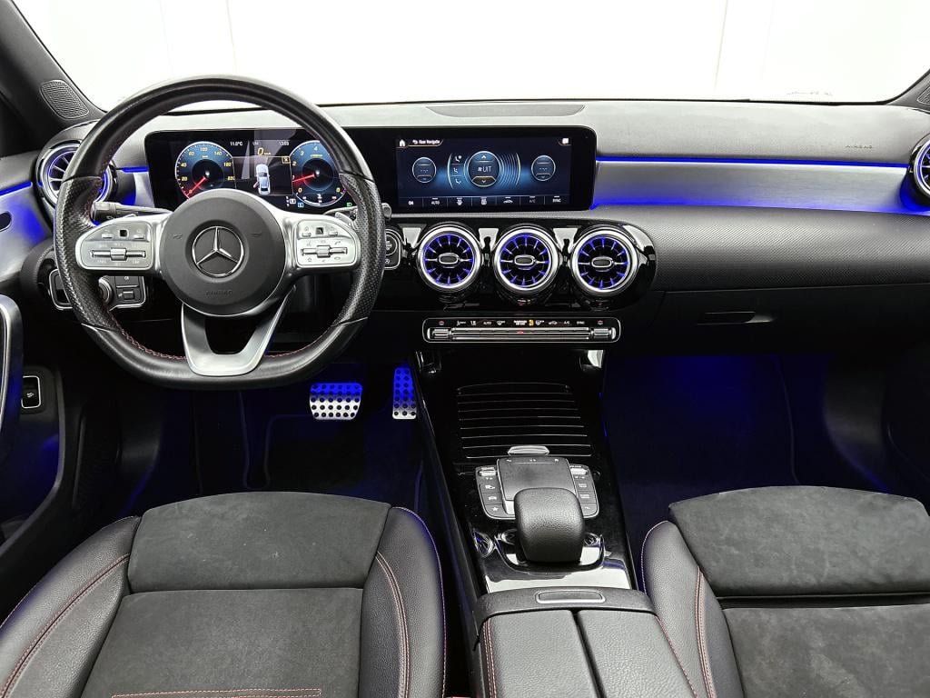 Mercedes-Benz A-Klasse 180 business solution amg | panoramadak | sfeerverli