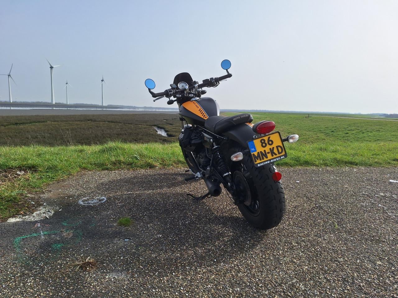 MOTO GUZZI V9 BOBBER 2016