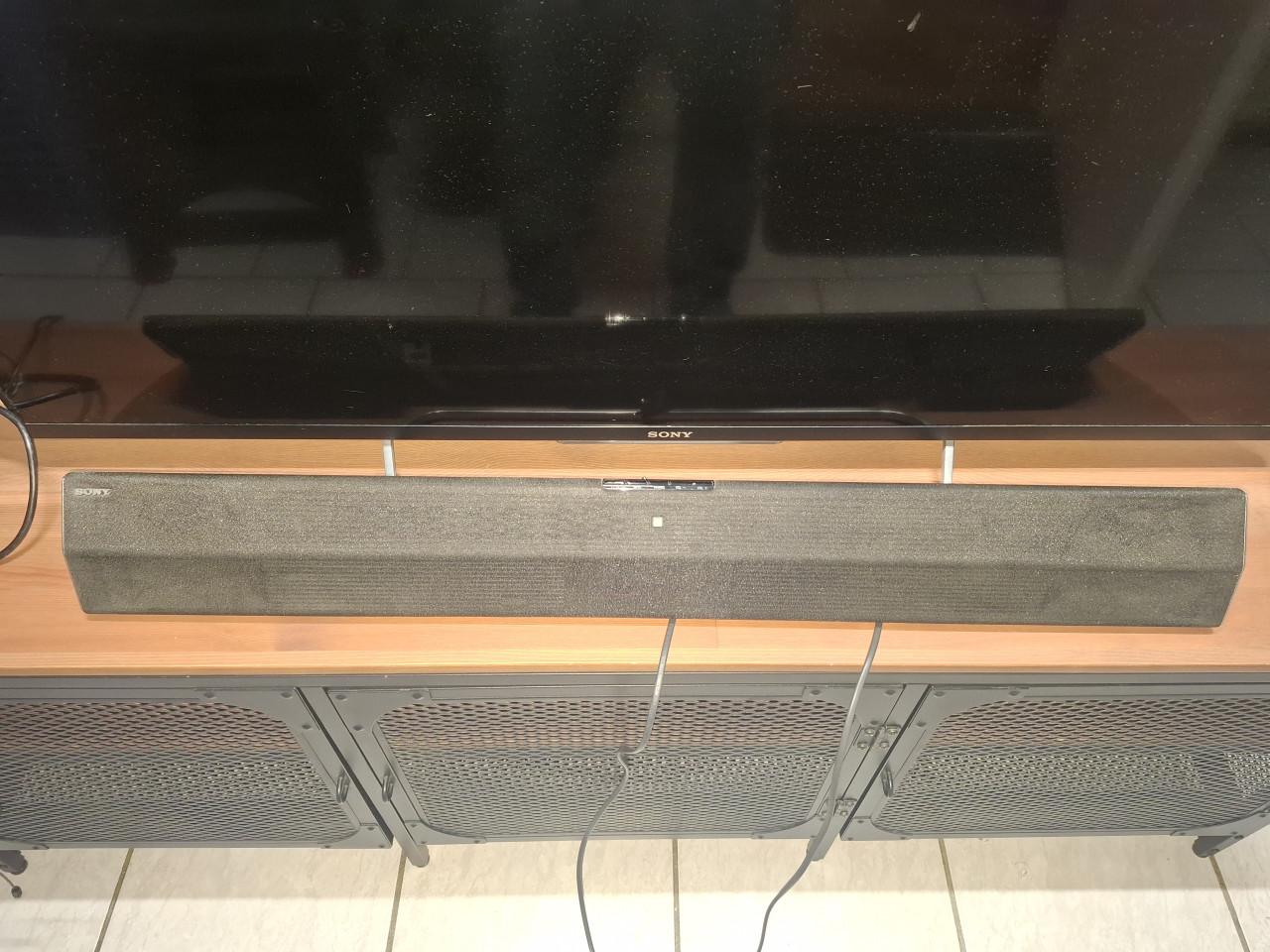 50 inch Sony TV met soundbar en woofer