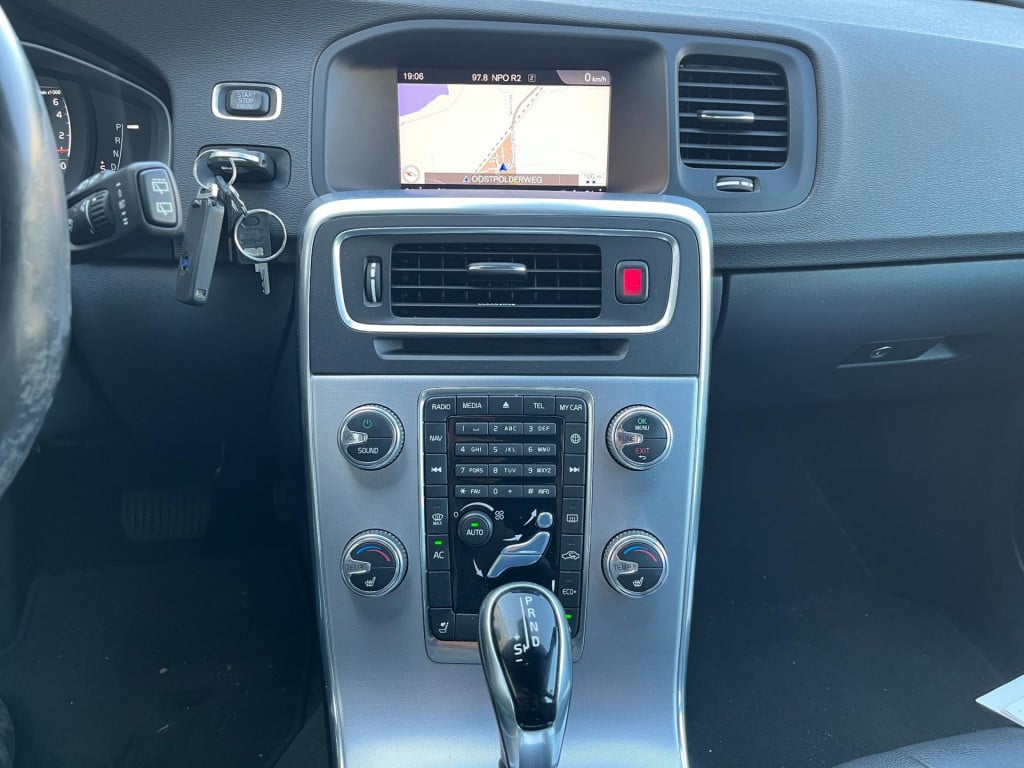 Volvo V60 1.5 t3 polar+ dynamic | orig. nl | leder | trekhaak