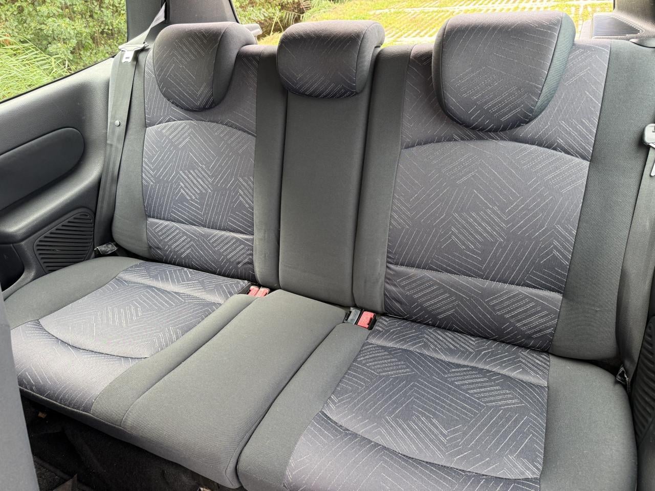 Grijze Renault Clio 1.6 (2004) – 185.000 km – NIEUWE APK (Aug 2027) – Trekh