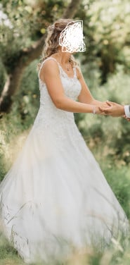 Prachtige witte trouwjurk + hoepel + sieraden