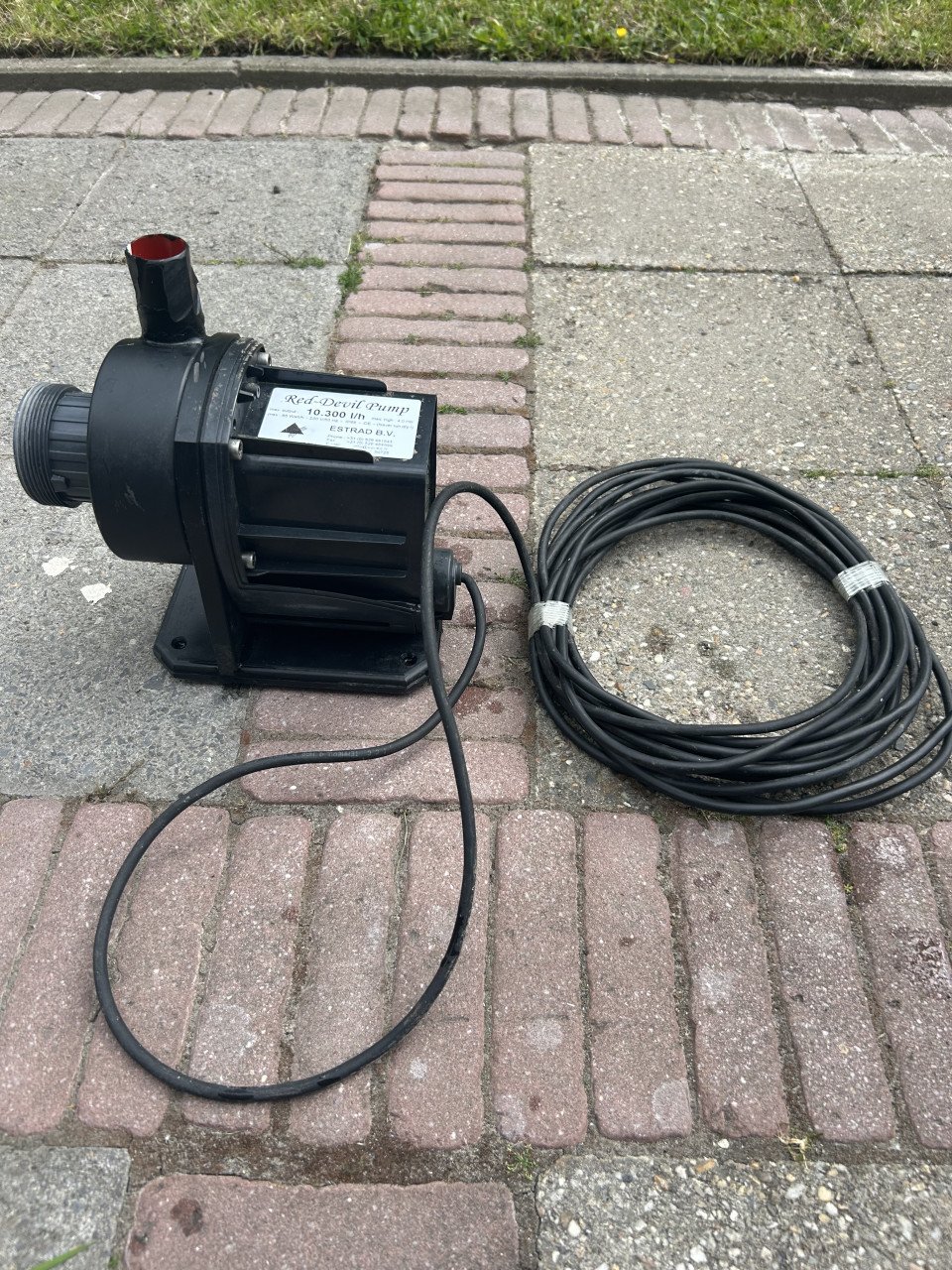 Te koop red -devel -pump 10300 lpu pomp is gerepareerd maar werk 100procent
