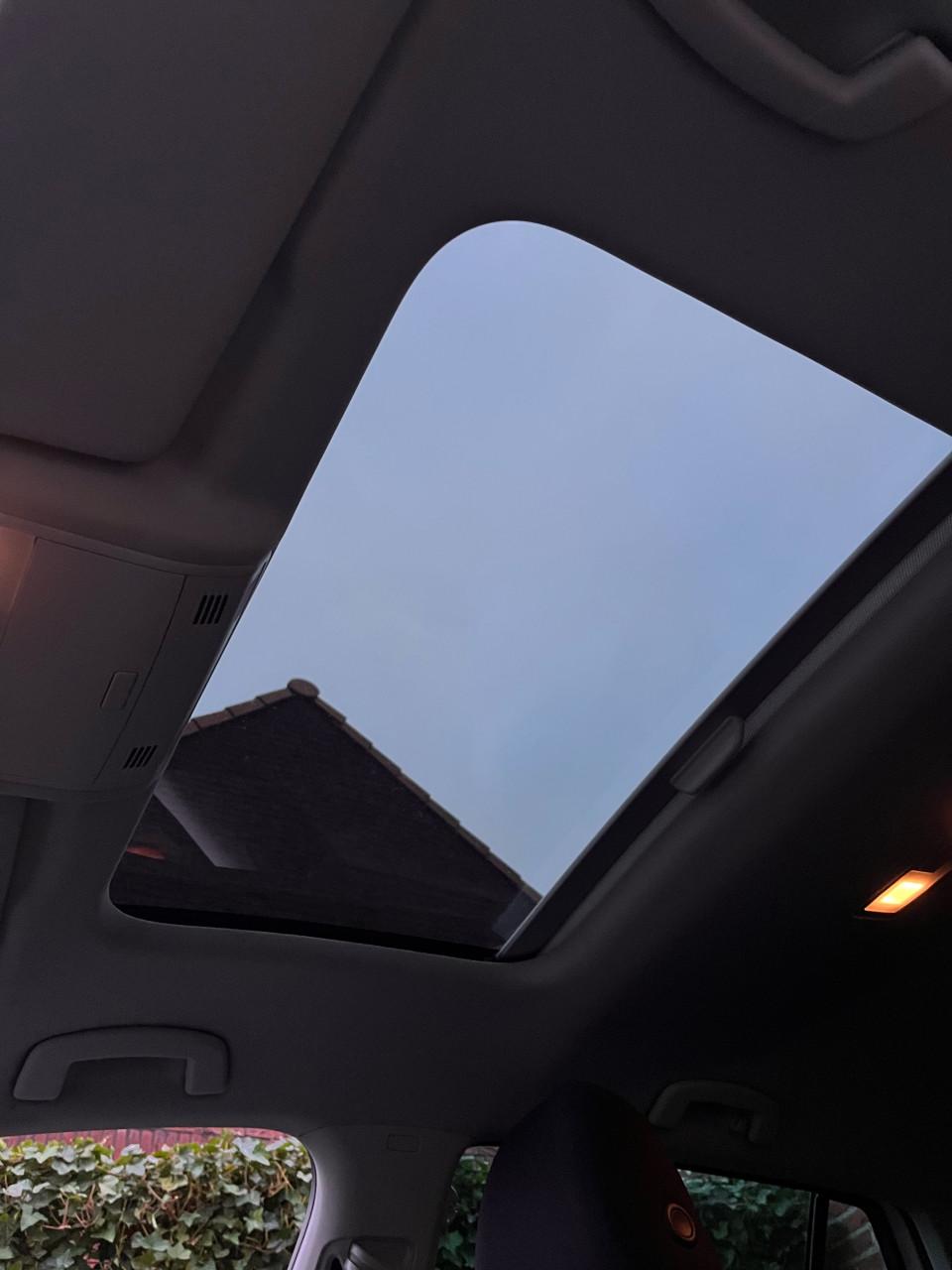 Volkswagen Golf 1.2 TSI Parelmoer Wit met panorama schuifdak