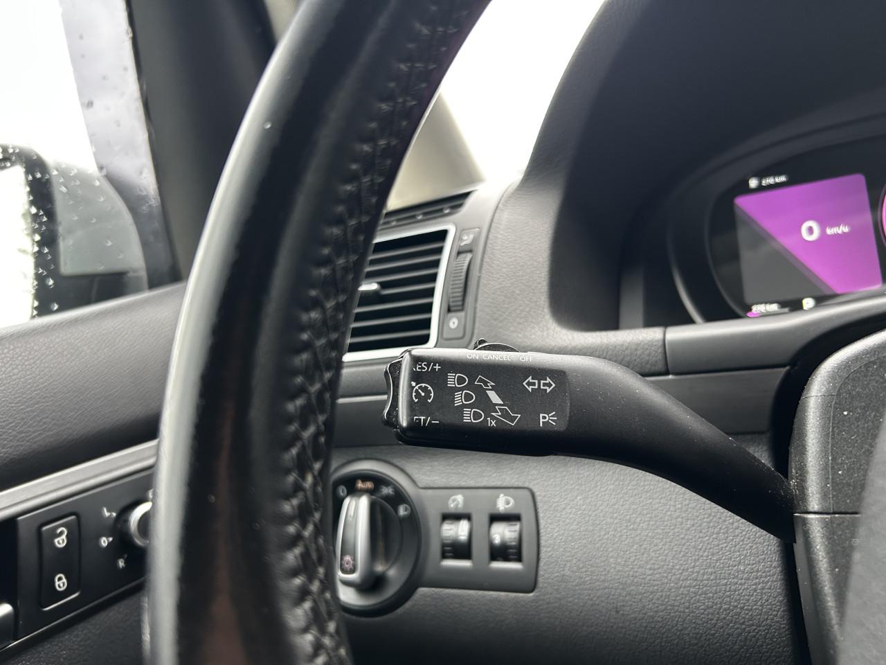 Volkswagen Touran 1.6 TDI/Virtual cockpit/DSG/GRIJS KENTEKEN