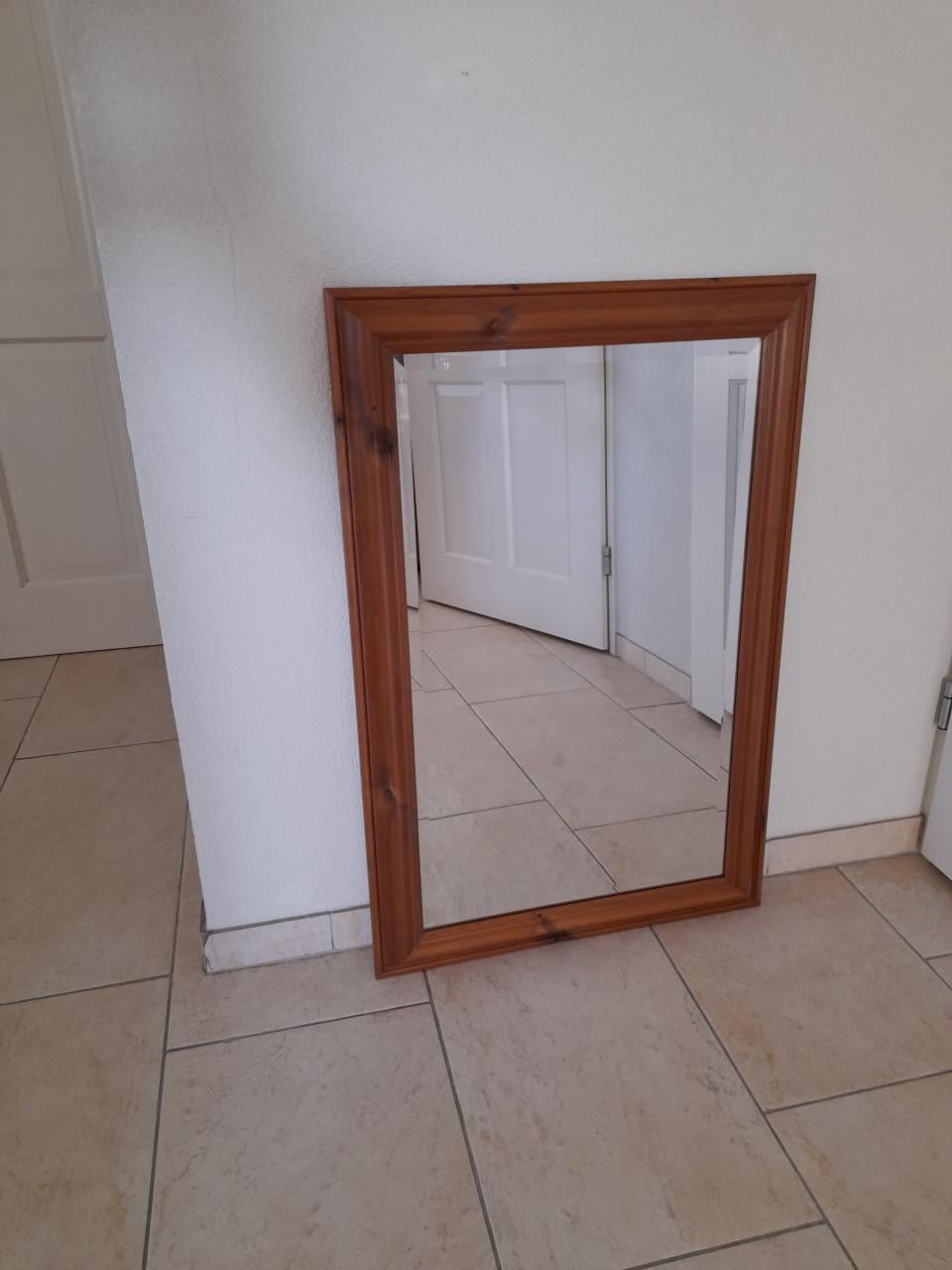 Spiegel  88 x 58 met facet rand (in goede nette staat)