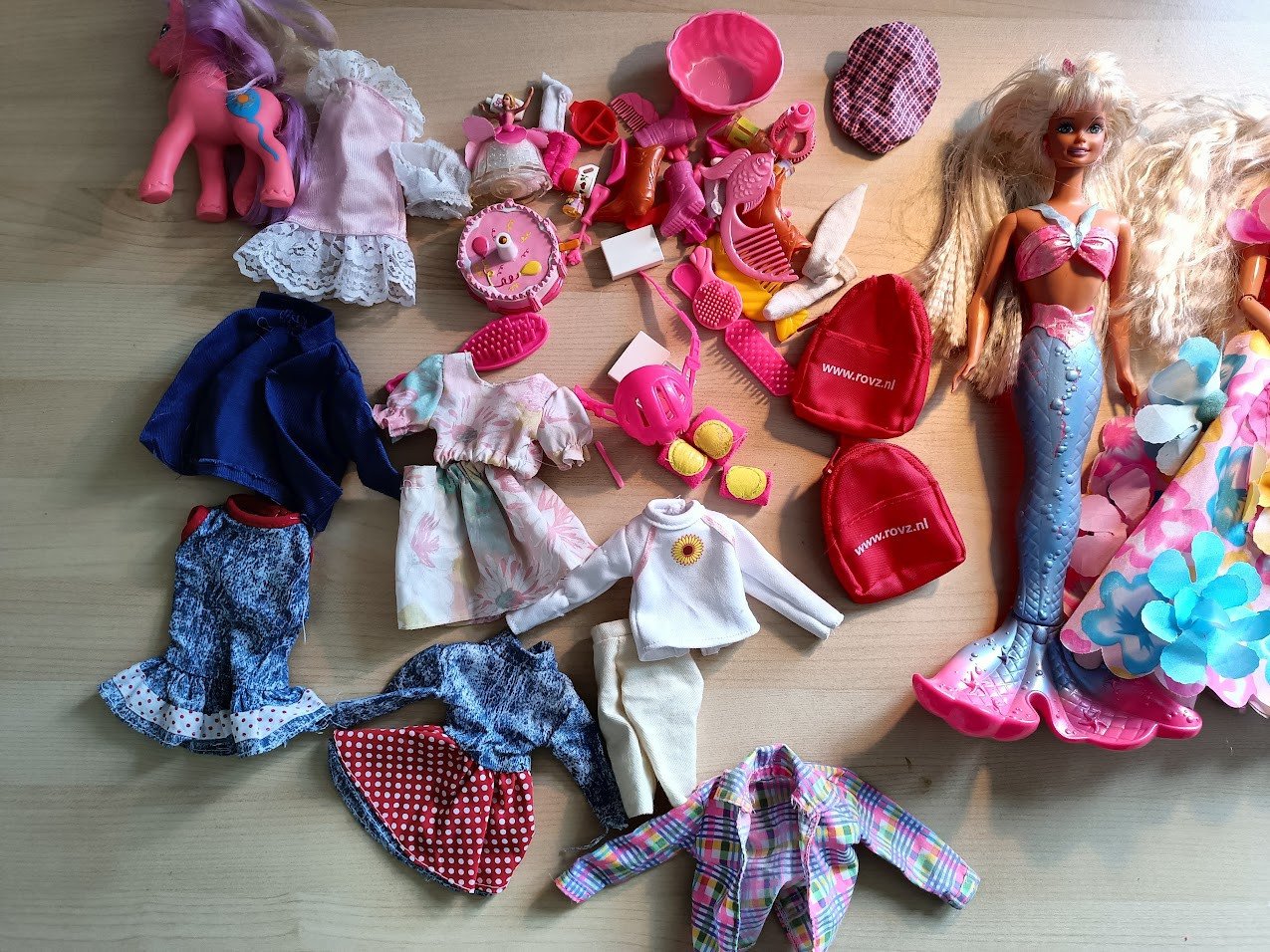 Barbie collectie met kleding & accessoires – klaar voor nieuw speelplezier!