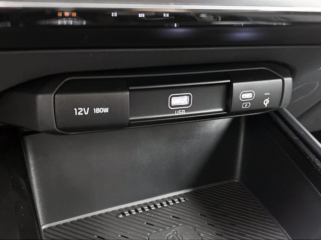 Kia Niro Ev air 64.8 kwh | company car | 10 jaar garantie | parkeercamera |