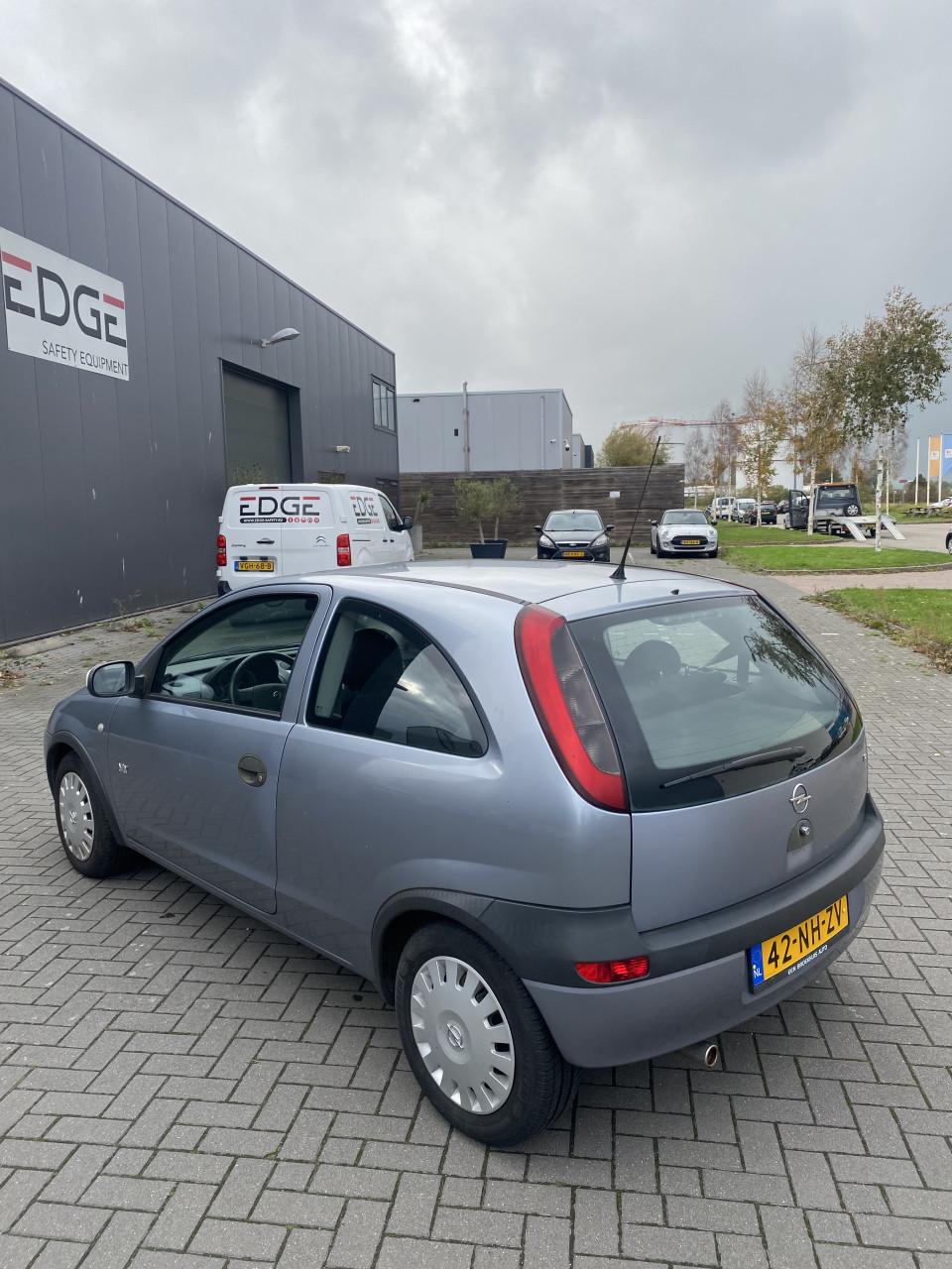 Opel Corsa 1.2 16V 3D Easytronic 2003 Grijs | 65.129 KM NAP | NIEUWE APK!
