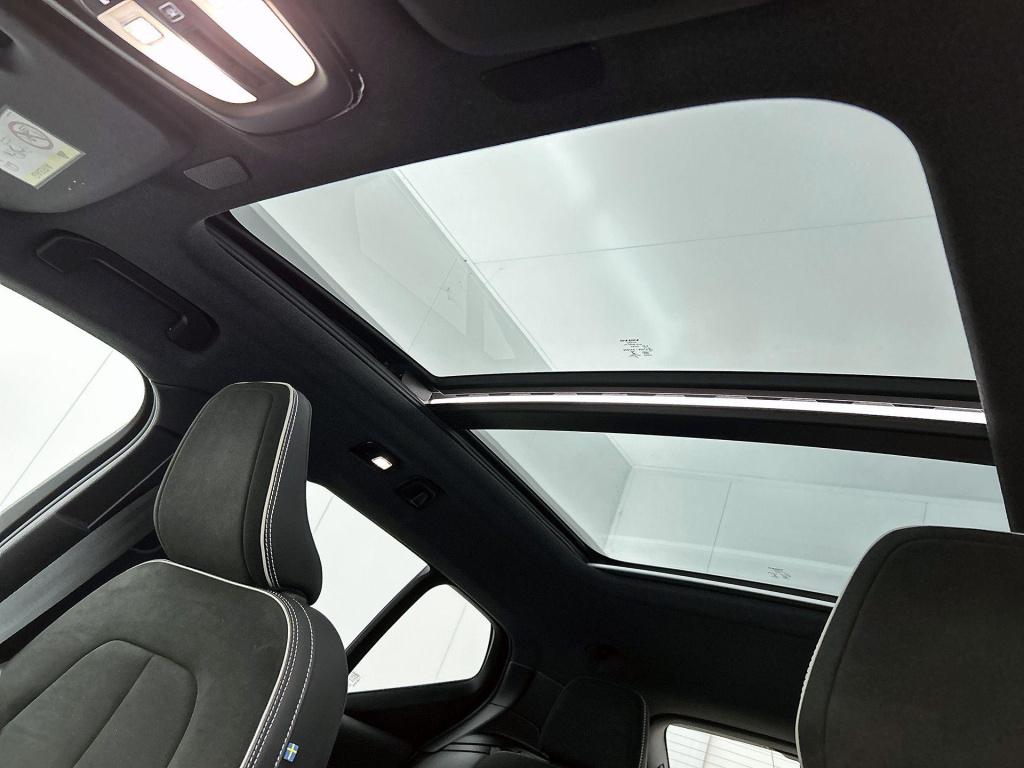 Volvo XC40 recharge p8 awd r-design | panoramadak | trekhaak | harman kardo