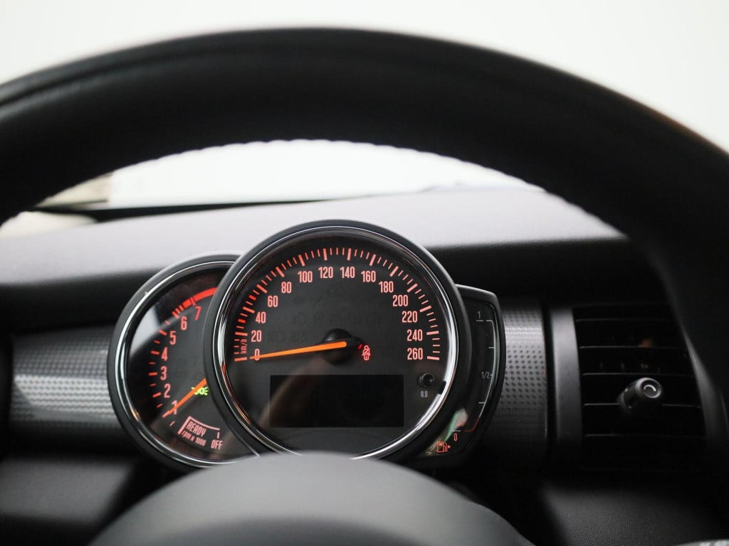 Mini Cooper mini 1.5 | lmv | parkeer sensoren | navigatie | airco | cruise 