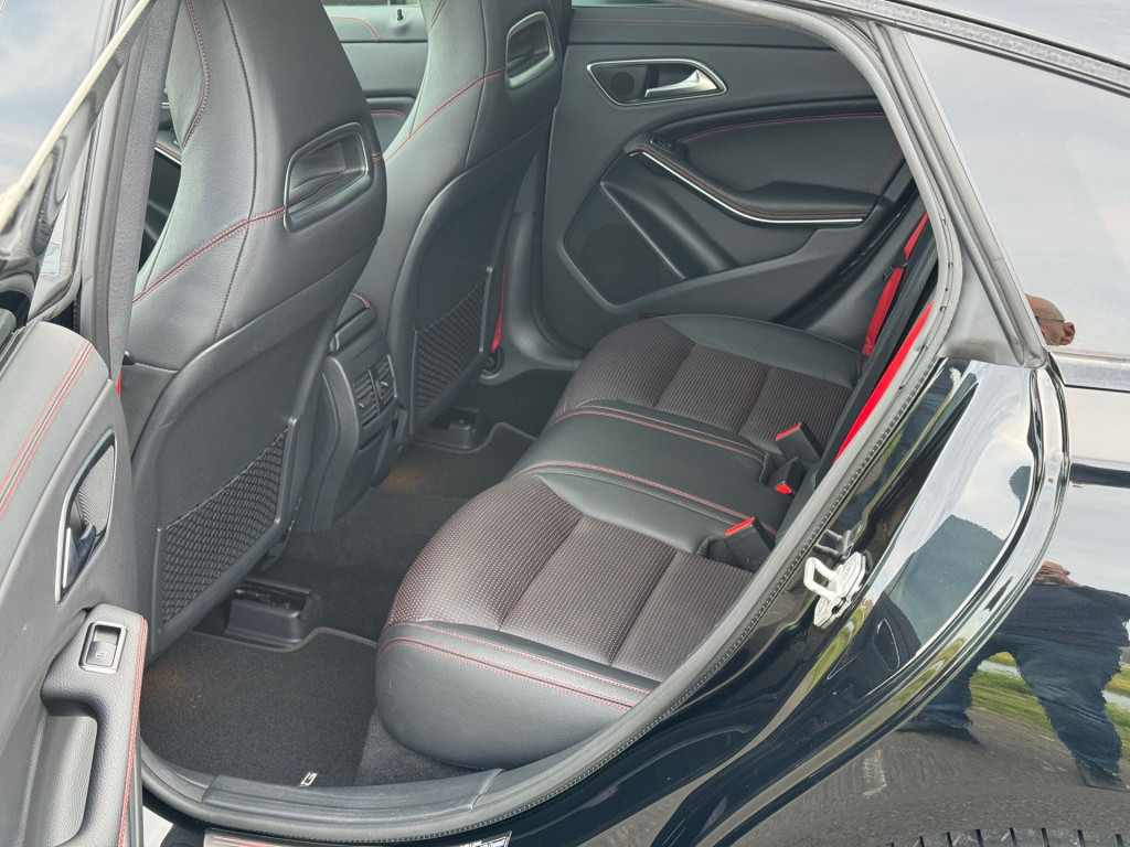 Mercedes-Benz Cla shooting brake amg 45 4matic night / automaat / panoramad