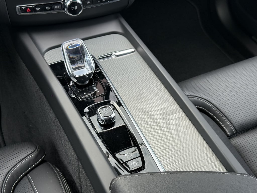Volvo XC60 t8 455pk recharge ultra black ed| pano| 360 camera| stoel.vent|