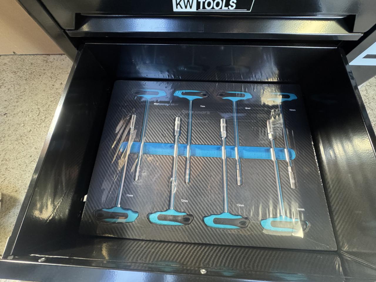 Gereedschaps karren gevuld  4 soorten