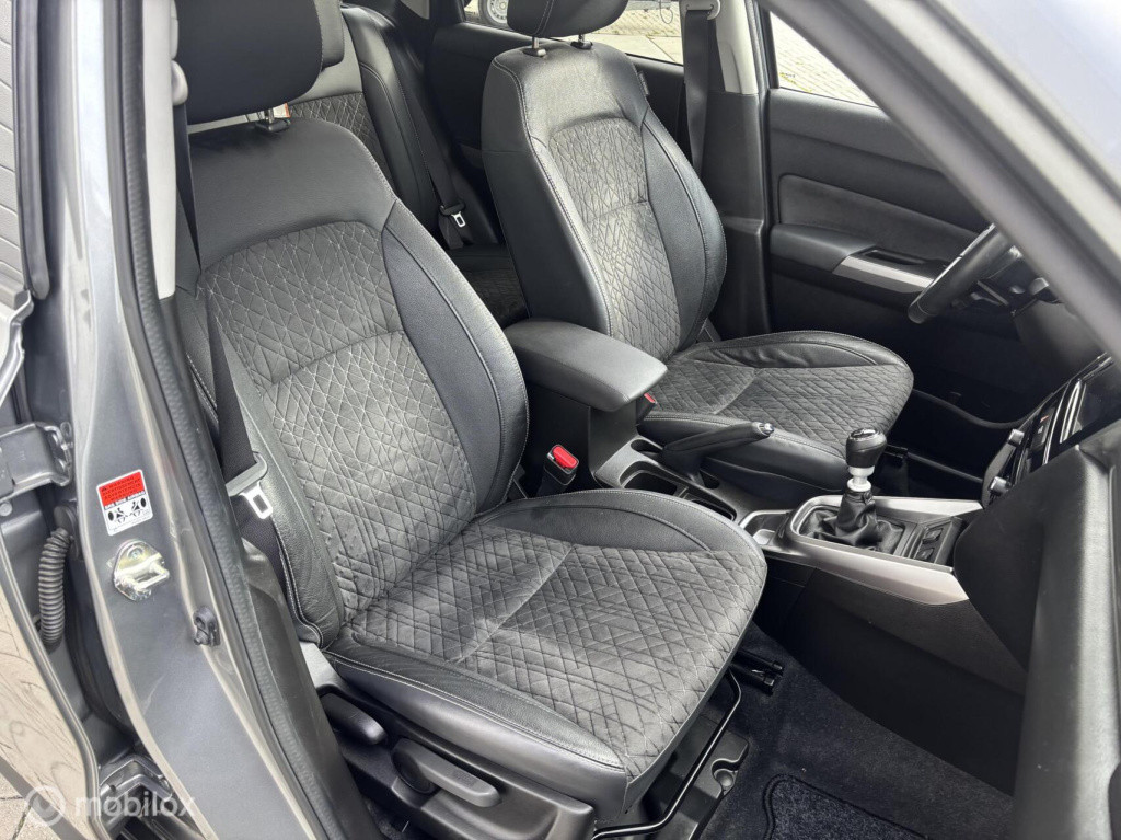 Suzuki Vitara 1.4 boosterjet style smart hybrid