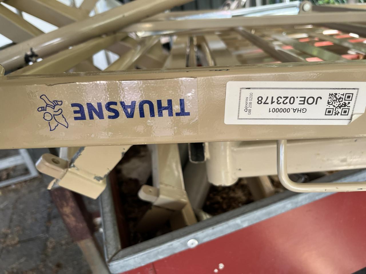 Hoog-, laag bed frame met motoren.