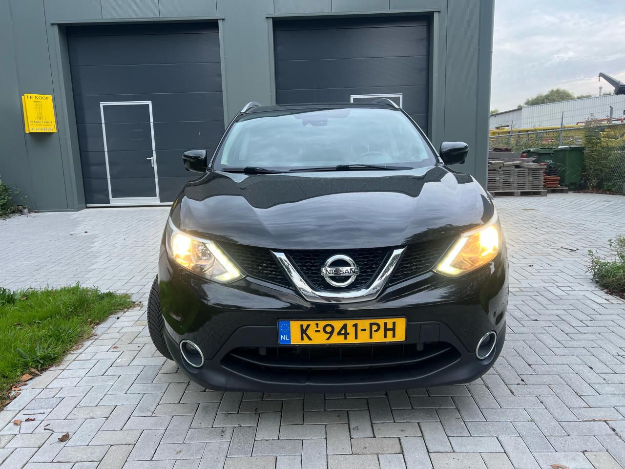 Nissan Qashqai 1.2Premier Edition Pano/Camera