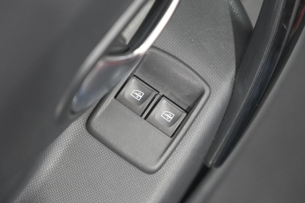 Dacia Sandero tce 90 tech road | trekhaak | navigatie | parkeersensoren