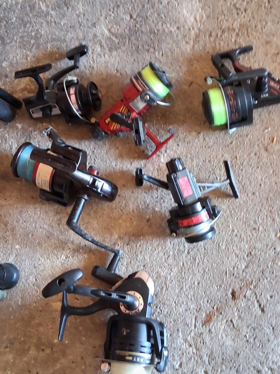 Partij hengels en molens te koop