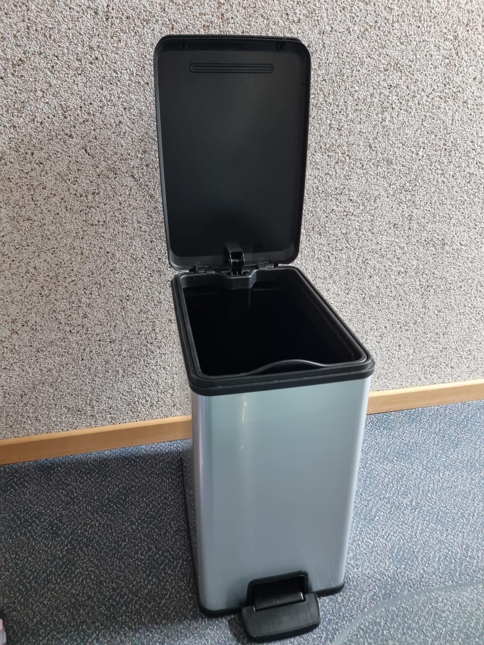 Kunststoffen pedaalemmer van Curver