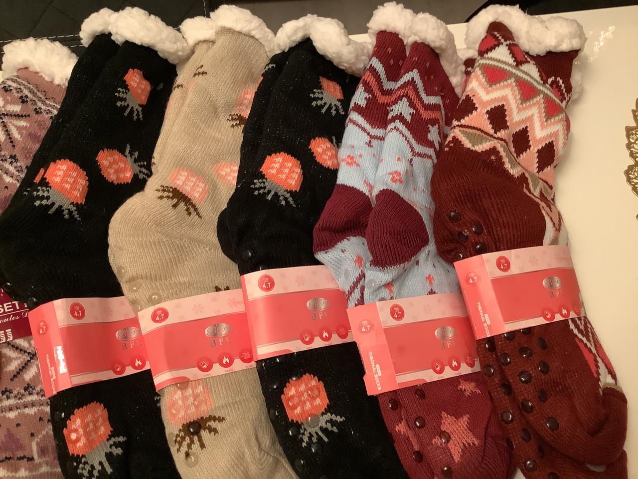 Partij leuke fluffy huissokken. ( partij 242)