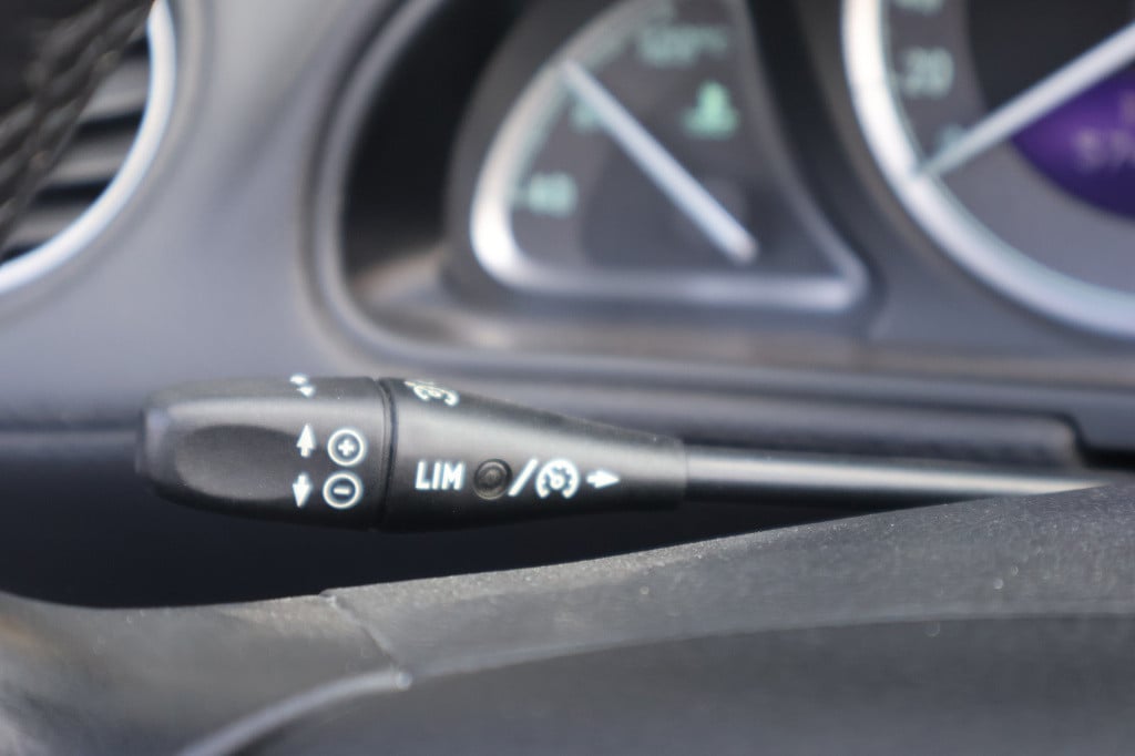 Mercedes-Benz Sl 500 l v8 l 306 pk l comand l telefoon voorbereiding l bi- 