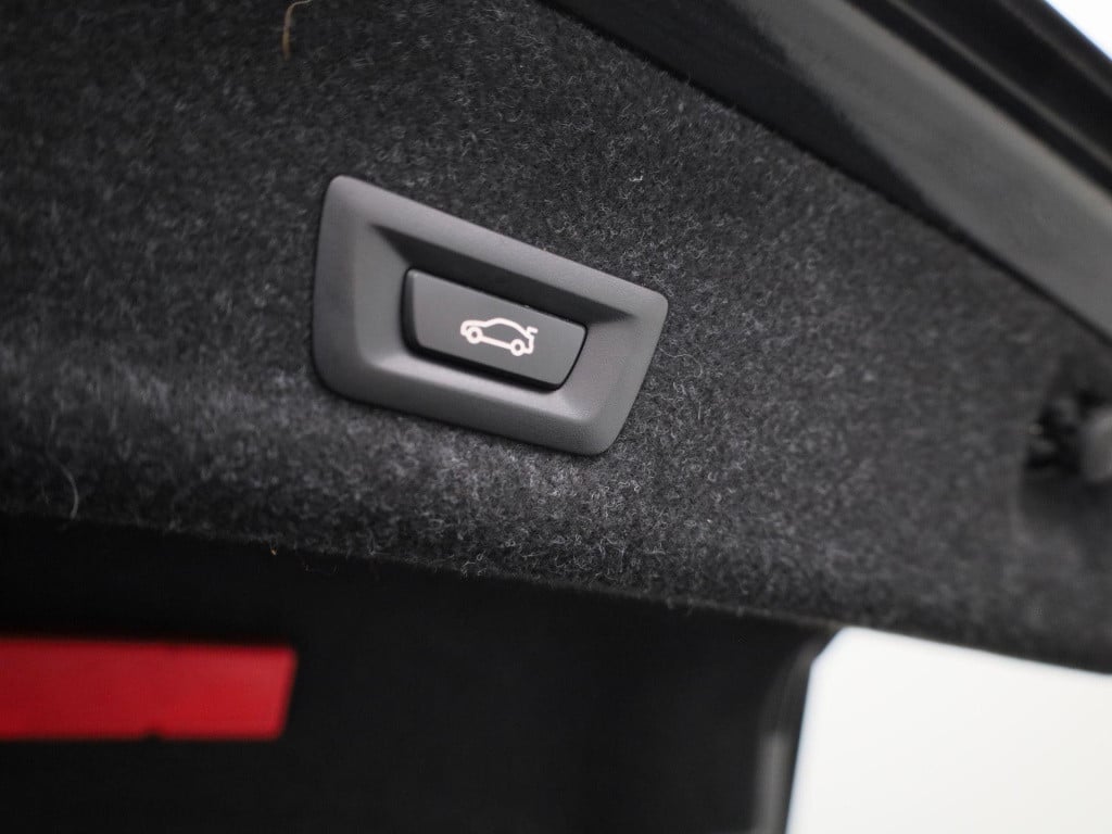 BMW 3-serie 330e high executive | automaat | lmv | navigatie | ledere | par