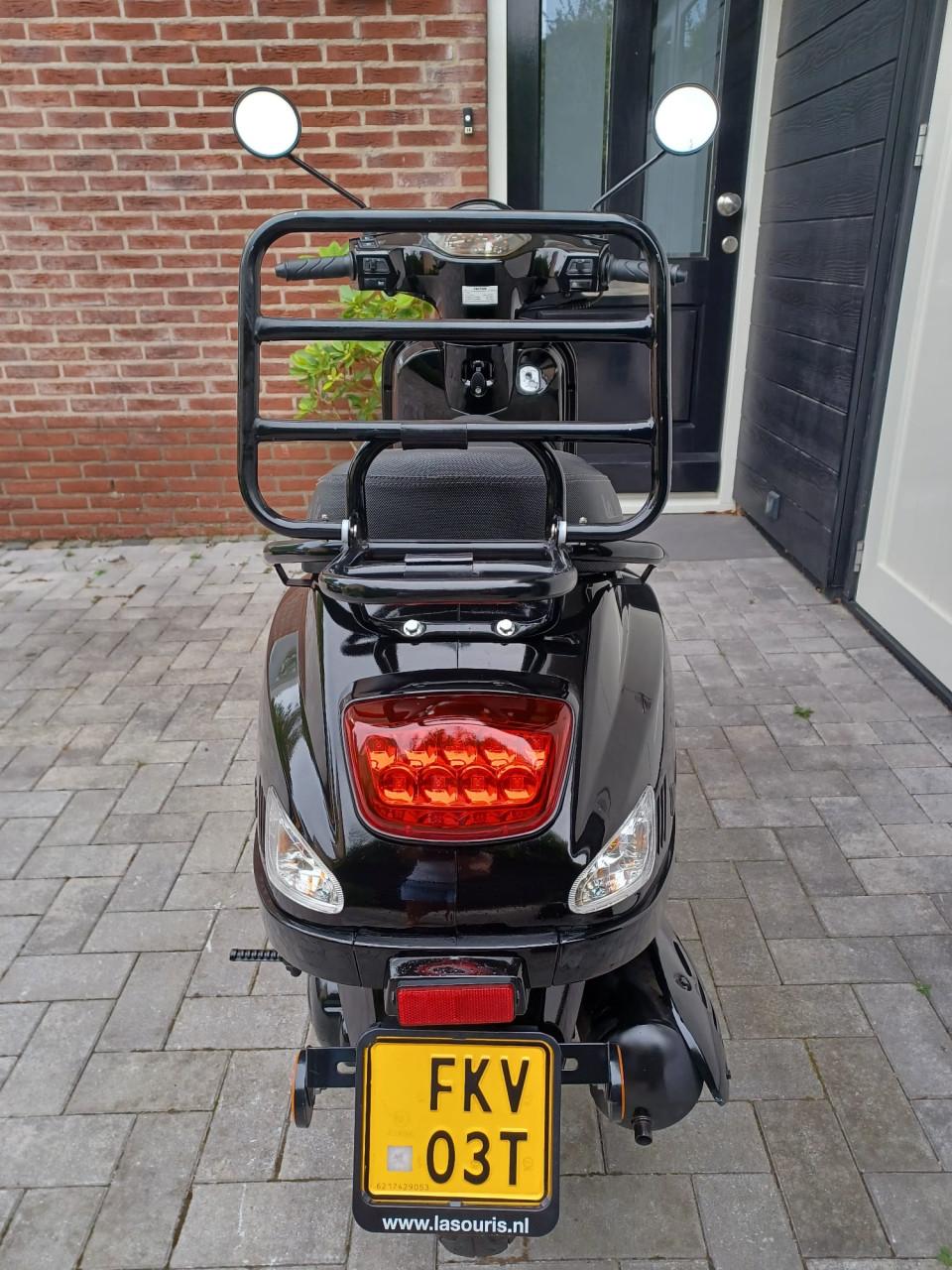 Nette Scooter  LA SOURIS SOURINI